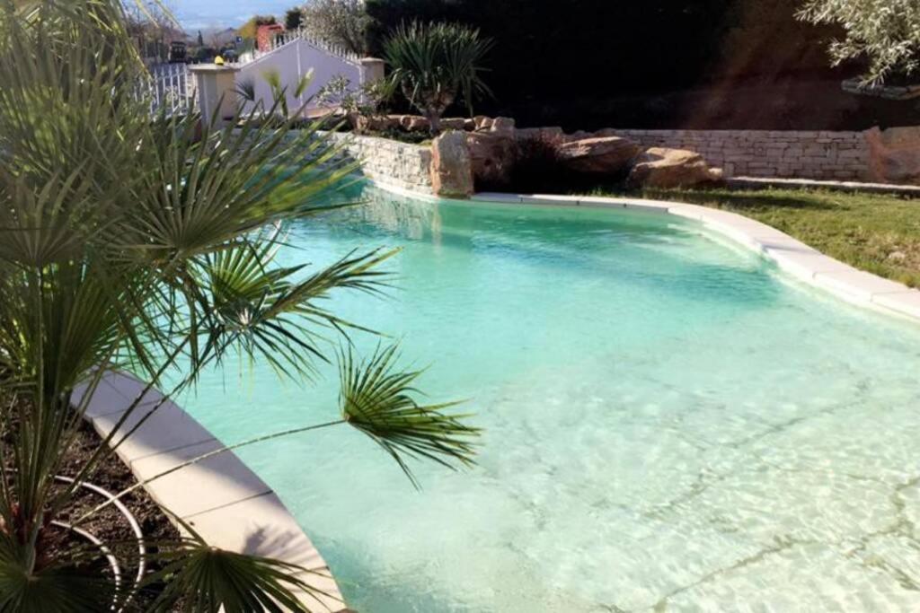 Villa Des Oliviers Avec Piscine Chassagny Экстерьер фото